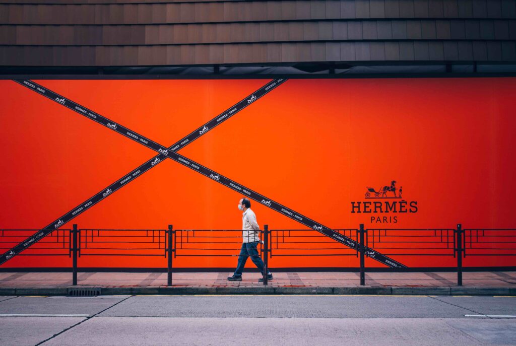 How is brand identity interpreted at all brand contact points? The case of Hermès ephemeral boutiques.