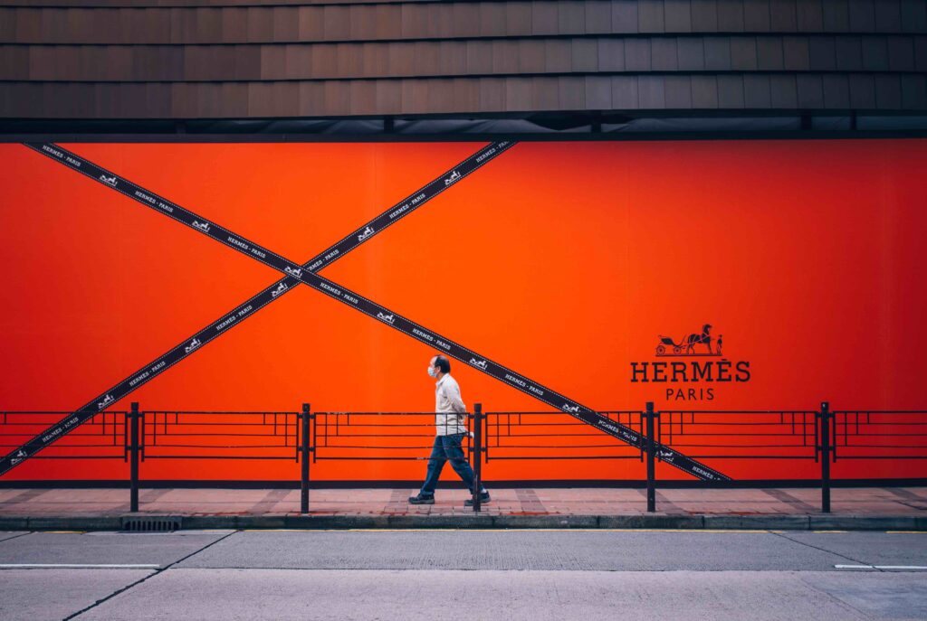 Comment l’identité de marque est-elle interprétée dans tous les points de contact de la marque ? Le cas des boutiques éphémères Hermès.